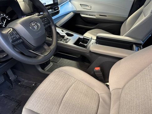 Certified 2026 Toyota Sienna LE FWD image 7