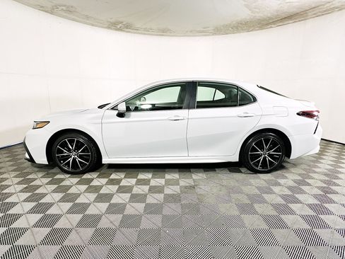 Used 2024 Toyota Camry SE w/ Cold Weather Package image 6