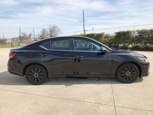 Used 2025 Nissan Sentra S image 4
