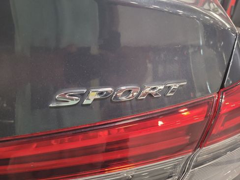Used 2022 Honda Civic Sport image 3