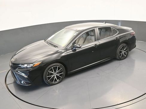 Used 2024 Toyota Camry SE image 45