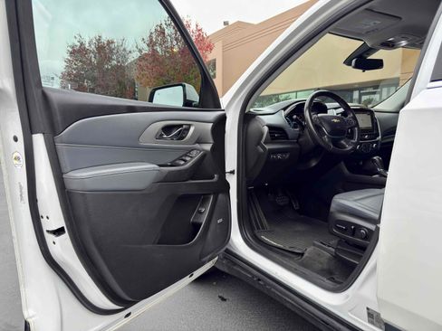 Used 2019 Chevrolet Traverse LT w/ LT Premium Package image 25