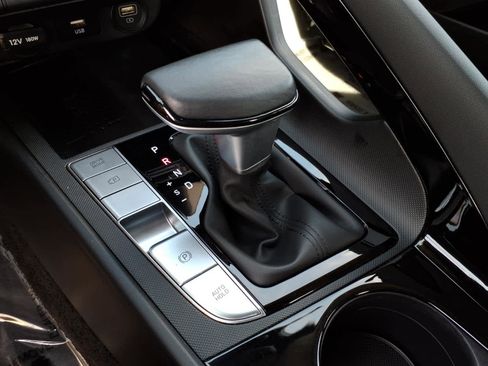 Used 2023 Hyundai Elantra Limited image 36