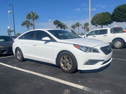 Used 2016 Hyundai Sonata SE FWD image 2