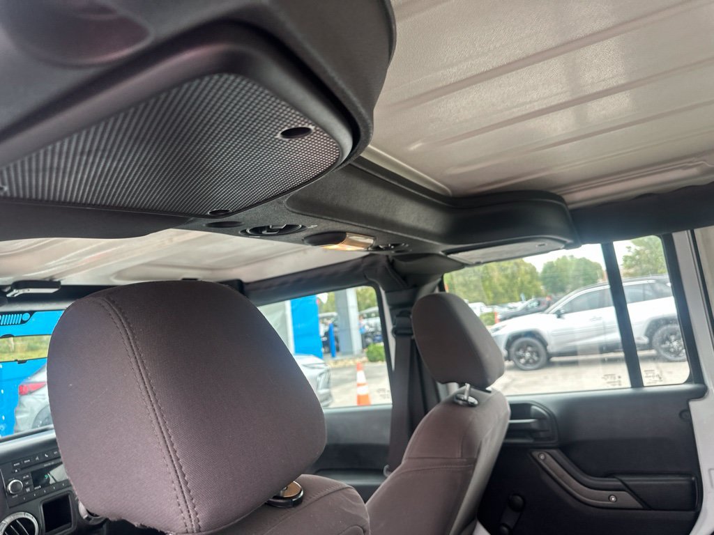 Used 2017 Jeep Wrangler Unlimited Sport w/ Connectivity Group AWD/4WD image 8