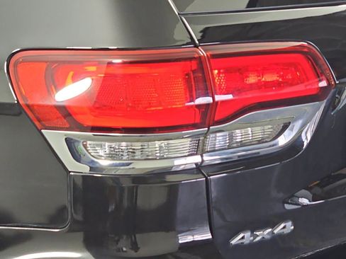 Used 2020 Jeep Grand Cherokee Limited AWD/4WD image 30
