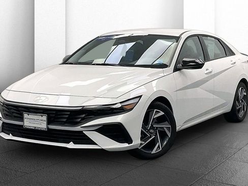 Certified 2025 Hyundai Elantra Sport w/ Cargo Package image 10