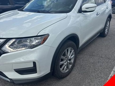 Used 2017 Nissan Rogue SV FWD image 1
