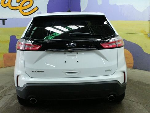 Used 2020 Ford Edge SE image 7