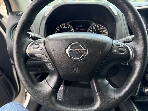 Used 2018 Nissan Pathfinder S image 28