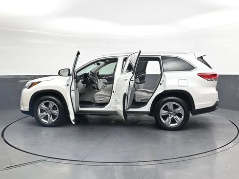 Used 2019 Toyota Highlander Limited FWD image 42