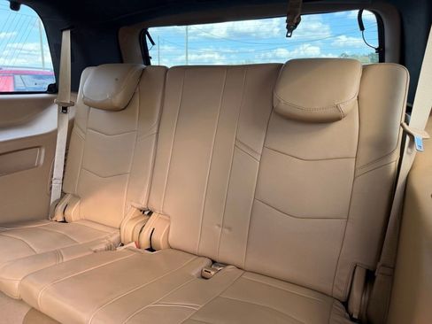 Used 2017 Cadillac Escalade Platinum image 17