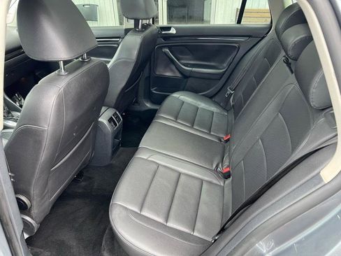 Used 2011 Volkswagen Jetta SE FWD image 5