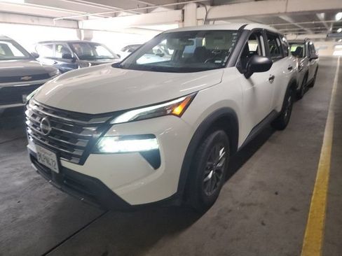 Used 2024 Nissan Rogue S FWD image 4