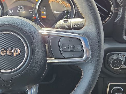 Used 2023 Jeep Wrangler Unlimited Sahara image 20