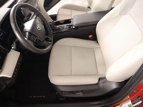 Used 2025 Toyota Camry XLE image 11