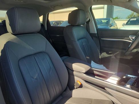 Used 2021 Audi e-tron Premium Plus w/ Premium Plus Package AWD/4WD image 21