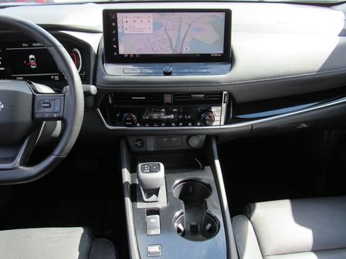 Certified 2025 Nissan Rogue SL w/ SL Premium Package FWD image 19