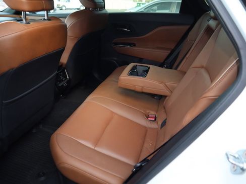 Used 2025 Toyota Crown Signia image 9