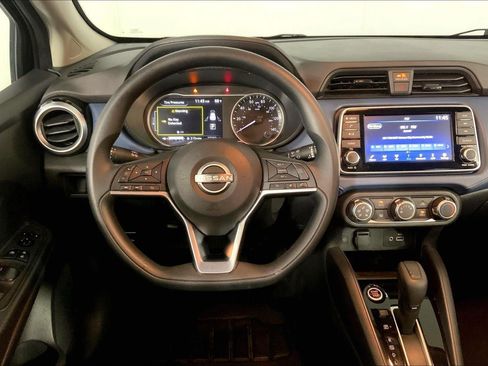 Used 2025 Nissan Versa SV FWD image 5