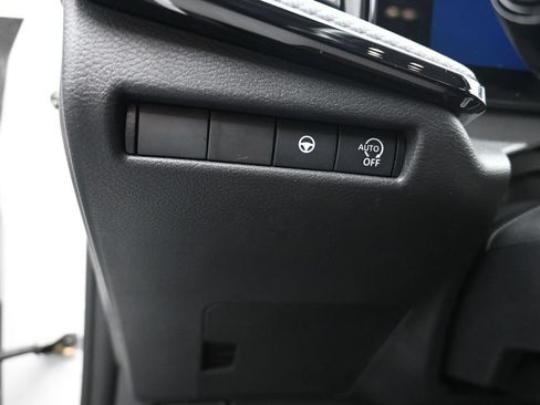 Used 2025 Nissan Kicks SR FWD image 11
