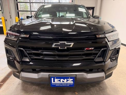Used 2023 Chevrolet Colorado Z71 w/ Z71 Convenience Package 2 AWD/4WD image 3