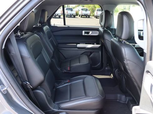 Used 2024 Ford Explorer XLT w/ Equipment Group 202A AWD/4WD image 34
