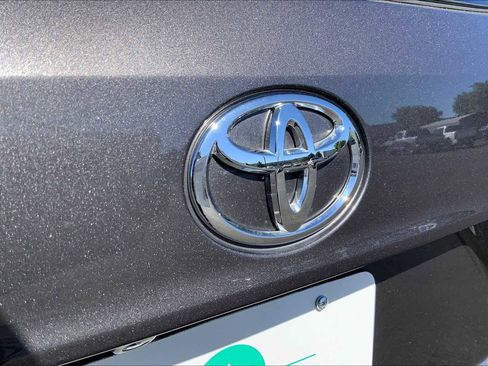 Certified 2023 Toyota Highlander XLE image 27