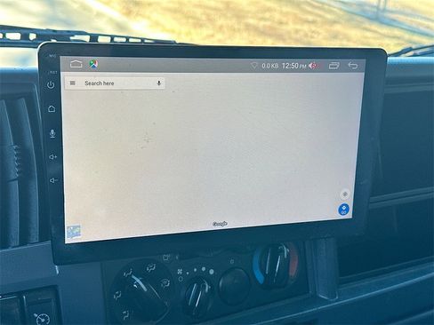 Used 2018 Isuzu NPR HD image 19