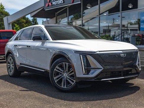 Used 2024 Cadillac Lyriq Luxury RWD image 1