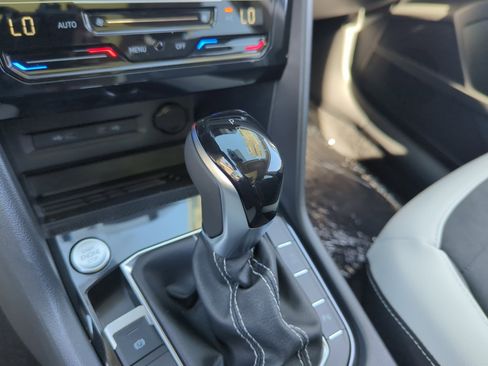 New 2026 Volkswagen Taos SE image 15