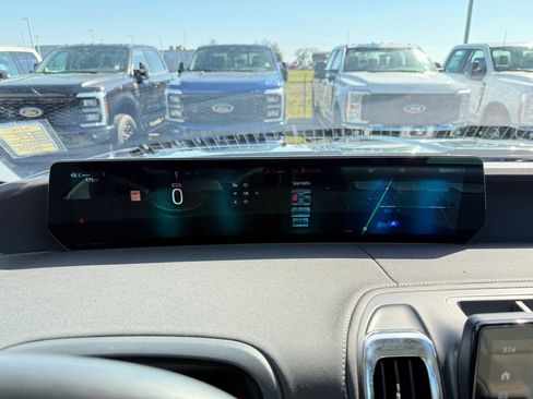 Used 2025 Ford Expedition Max Platinum image 13