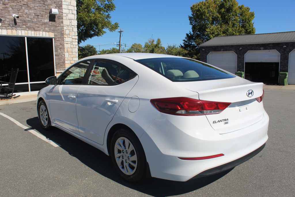 Used 2018 Hyundai Elantra SE FWD image 9