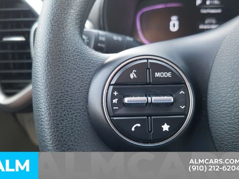 Used 2025 Kia Soul LX w/ LX Technology Package FWD image 28