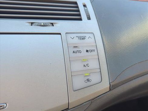Used 2005 Toyota Avalon XLS FWD image 19