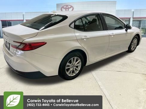 Used 2025 Toyota Camry LE image 5