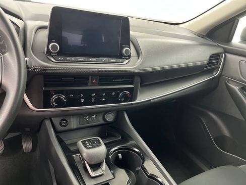 Used 2024 Nissan Rogue S FWD image 11