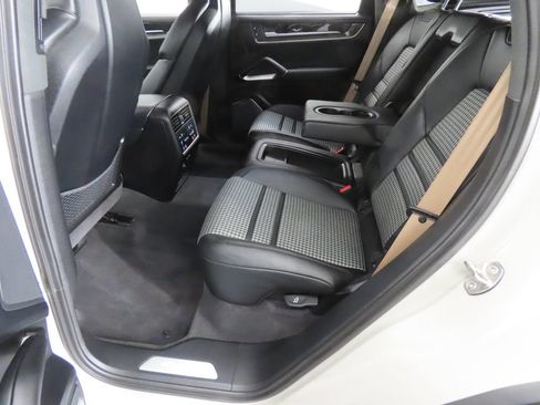 Certified 2026 Porsche Cayenne GTS AWD/4WD image 44