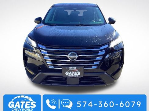 Used 2024 Nissan Rogue S AWD/4WD image 2