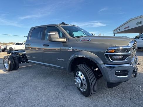 New 2026 RAM 4500 4x4 Crew Cab DRW image 7