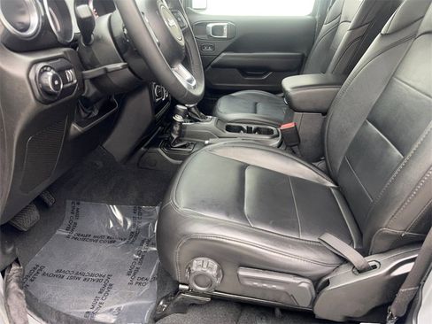 Used 2023 Jeep Wrangler Altitude image 25