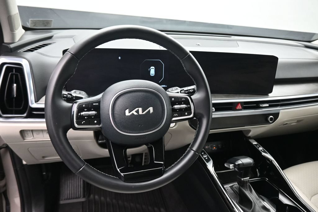 Used 2025 Kia Sorento SX AWD/4WD image 14
