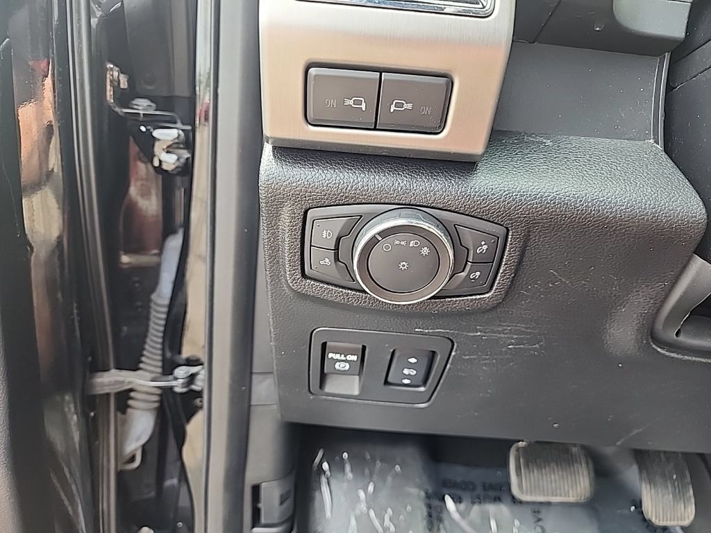 Used 2018 Ford F150 Platinum w/ Technology Package AWD/4WD image 15