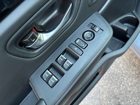 Used 2025 Honda Pilot Touring image 11