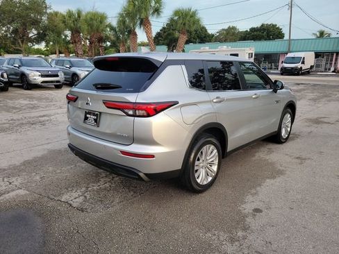 Used 2025 Mitsubishi Outlander ES image 6