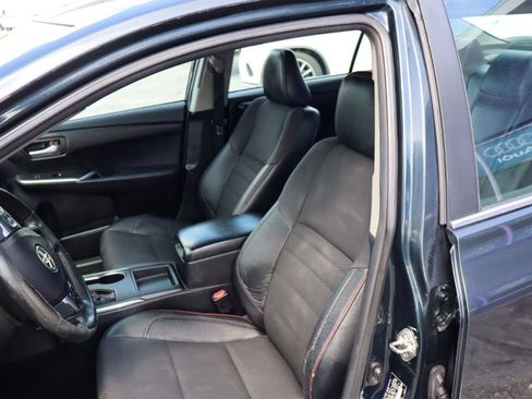 Used 2016 Toyota Camry SE FWD image 14