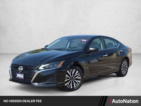 Used 2025 Nissan Altima 2.5 SV FWD image 1
