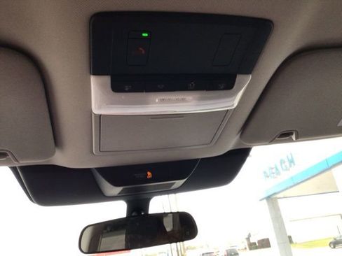 Used 2025 Nissan Pathfinder SV image 10