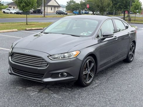 Used 2015 Ford Fusion SE w/ Equipment Group 202A FWD image 3