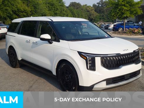 Used 2025 Kia Carnival FWD image 3